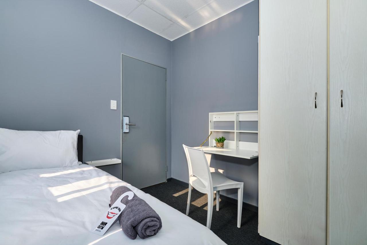 Inn & Out Sandton โจฮันเนสเบิร์ก ภายนอก รูปภาพ