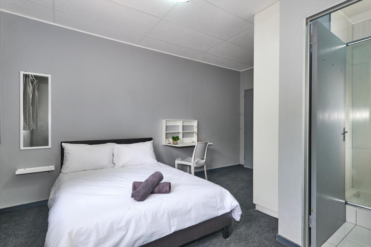 Inn & Out Sandton โจฮันเนสเบิร์ก ภายนอก รูปภาพ
