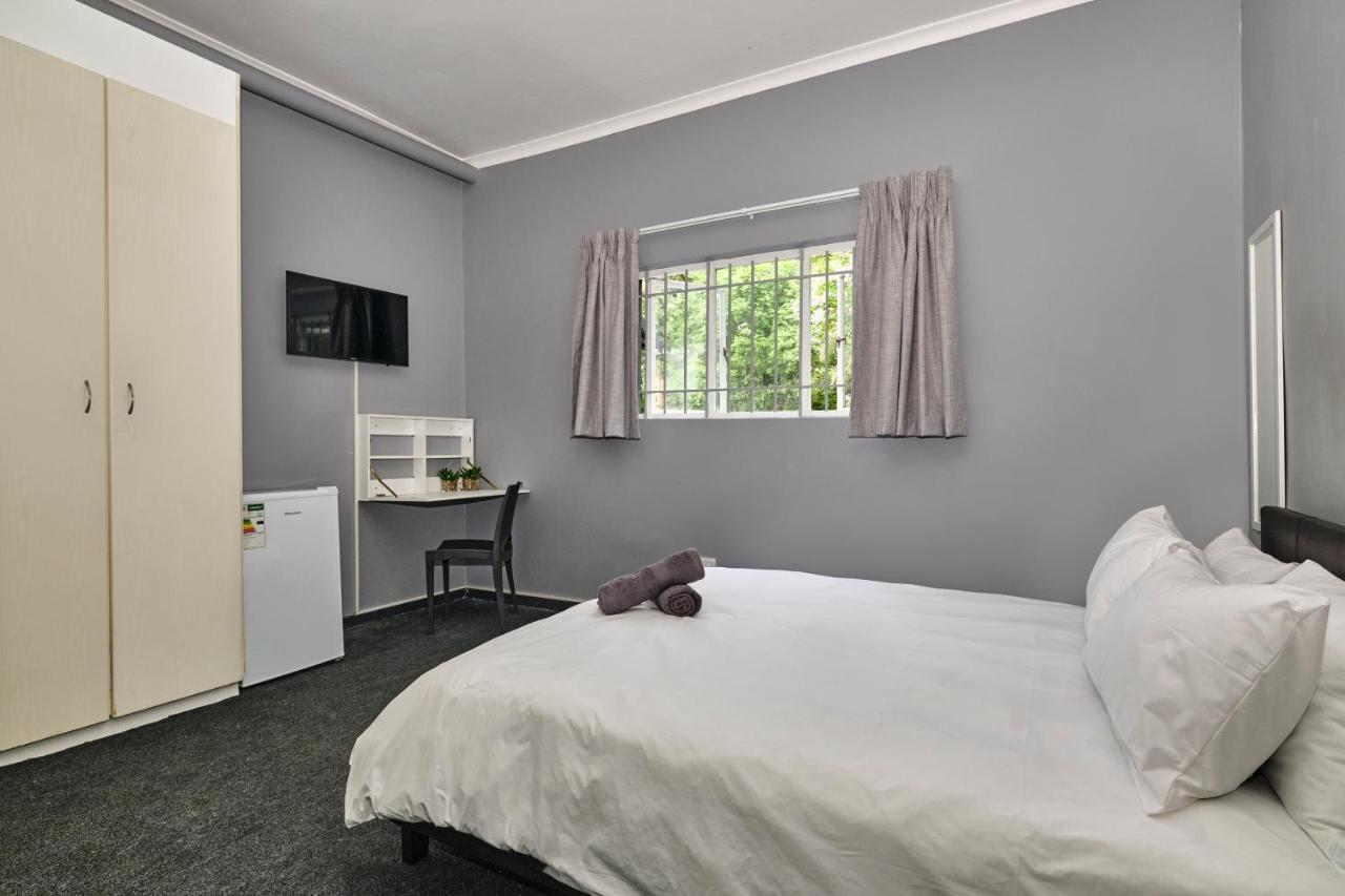 Inn & Out Sandton โจฮันเนสเบิร์ก ภายนอก รูปภาพ