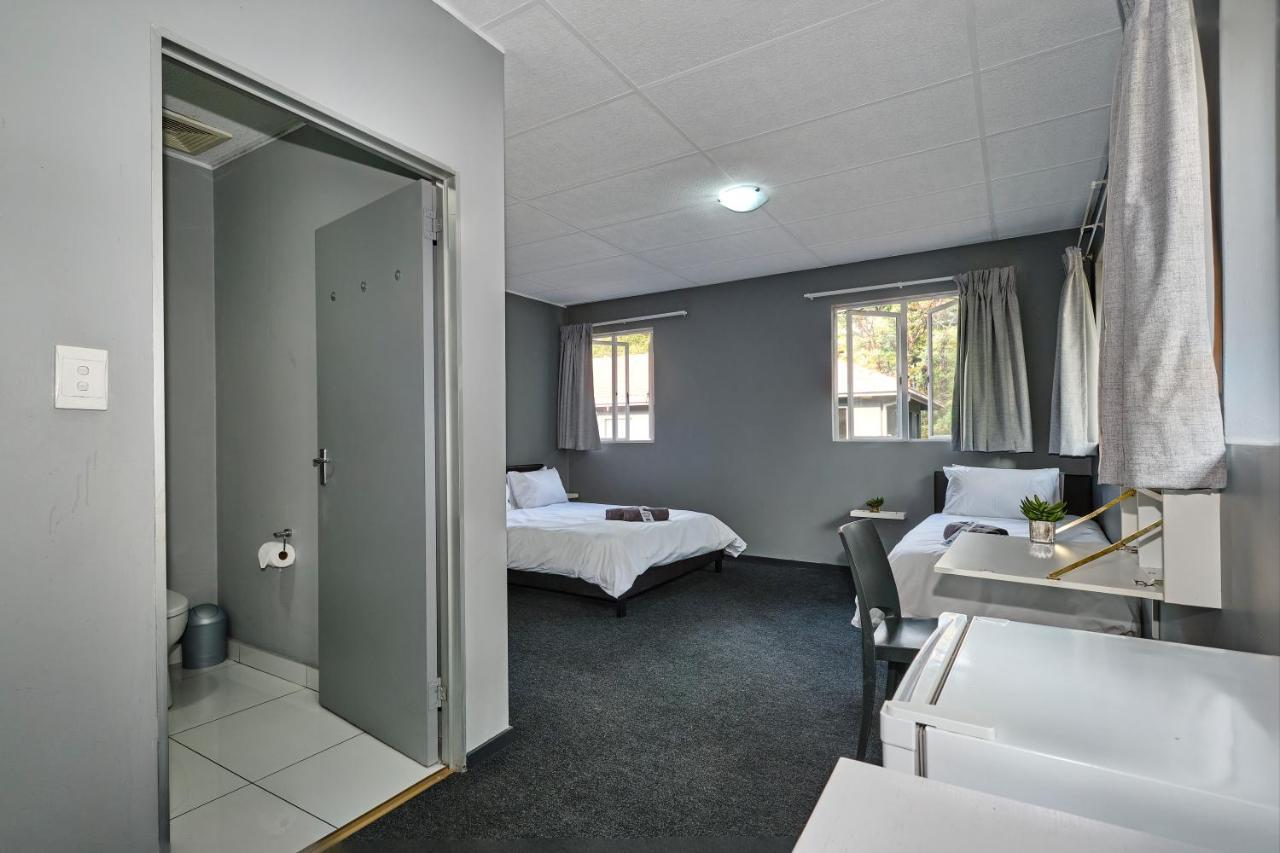 Inn & Out Sandton โจฮันเนสเบิร์ก ภายนอก รูปภาพ