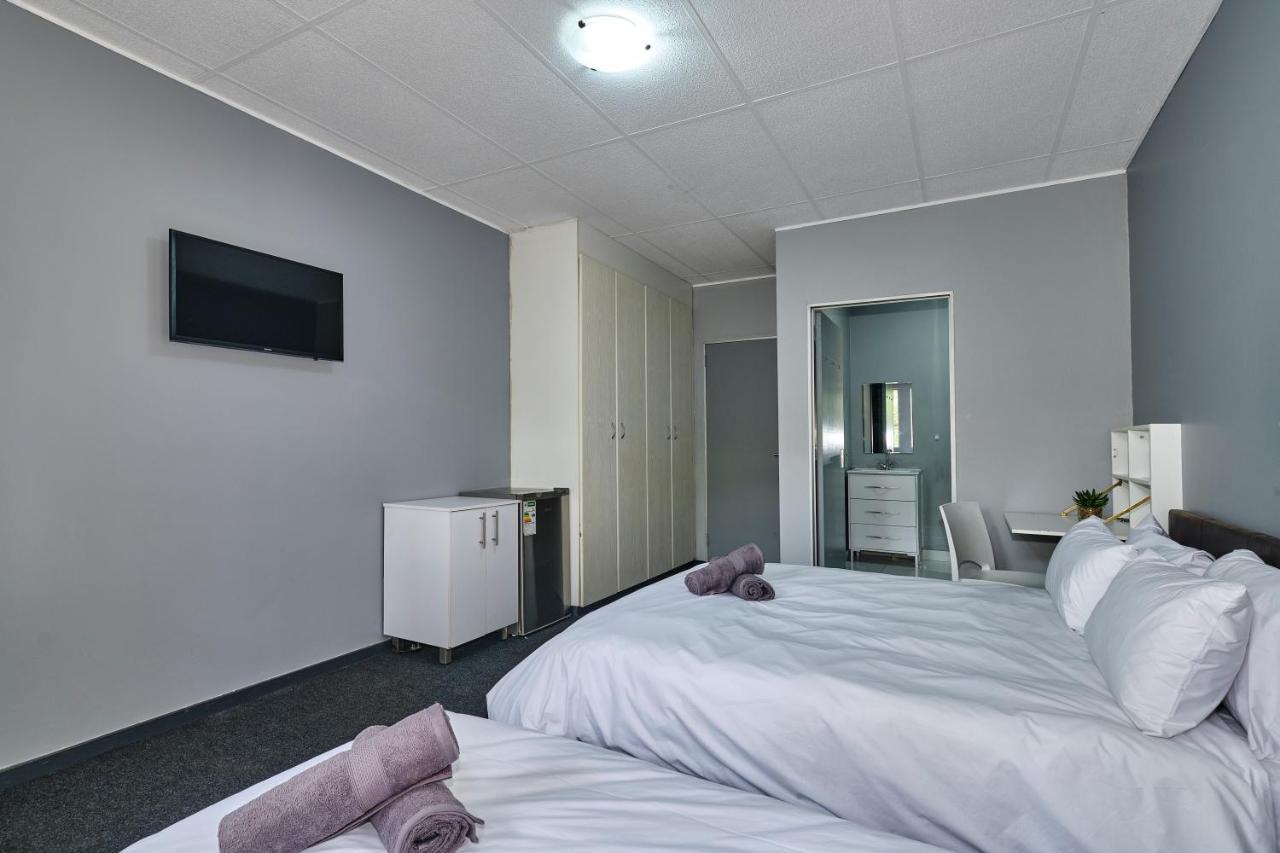 Inn & Out Sandton โจฮันเนสเบิร์ก ภายนอก รูปภาพ