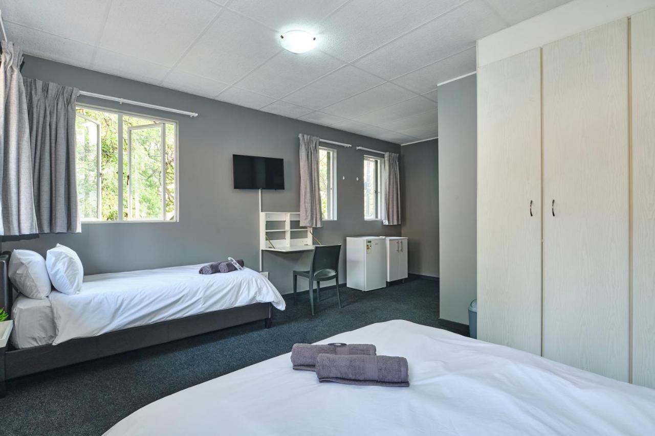 Inn & Out Sandton โจฮันเนสเบิร์ก ภายนอก รูปภาพ