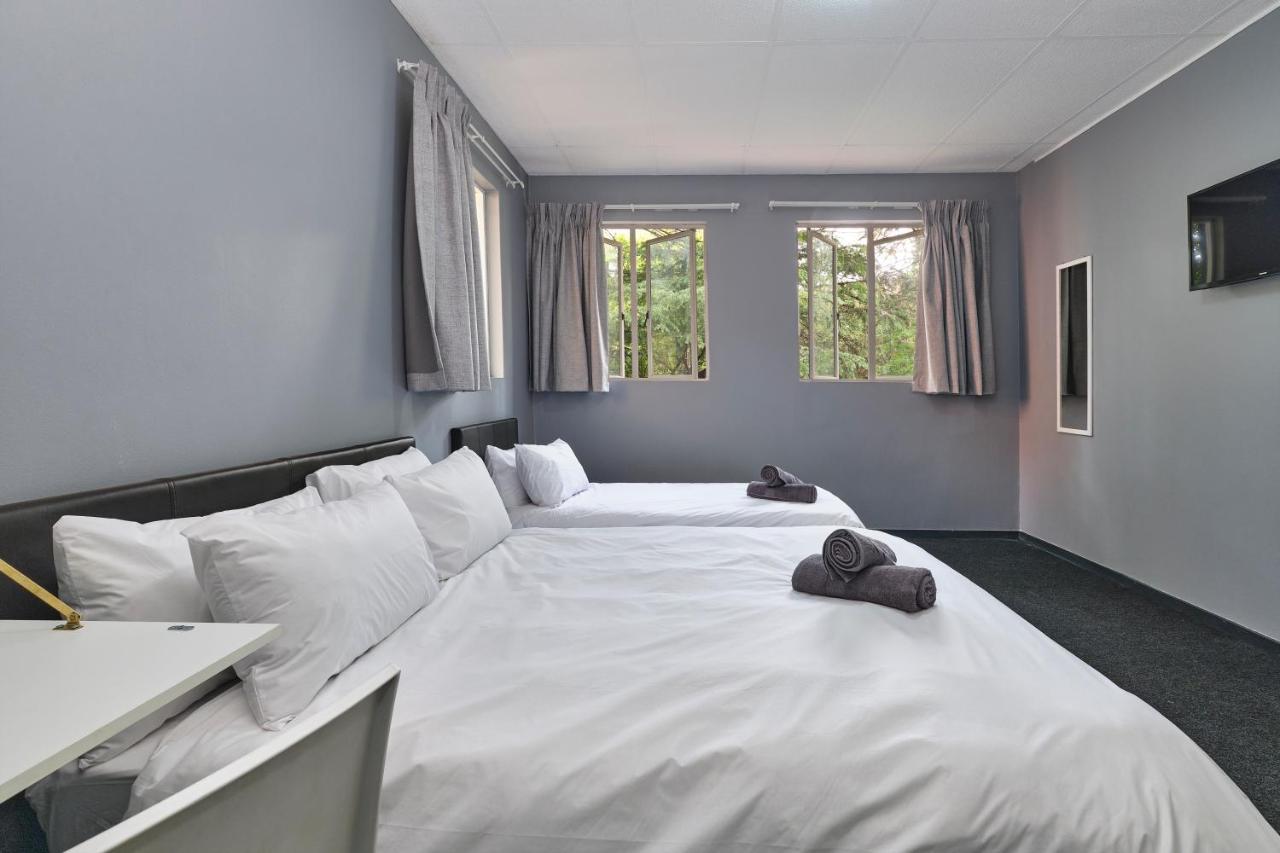 Inn & Out Sandton โจฮันเนสเบิร์ก ภายนอก รูปภาพ